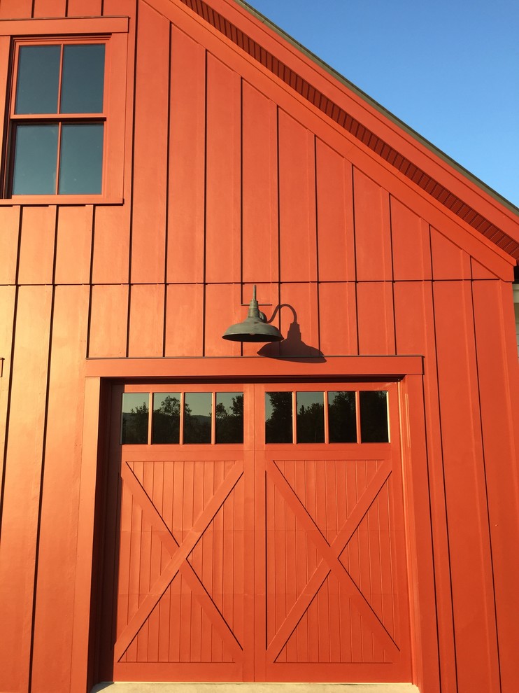 Réalisation d'un garage attenant champêtre de taille moyenne avec un bureau, studio ou atelier.