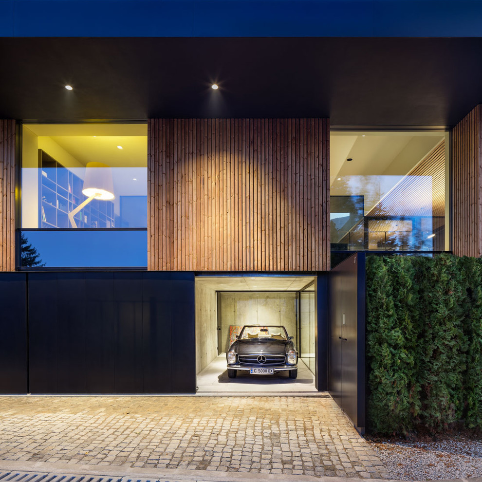 Идея дизайна: пристроенный гараж в современном стиле для одной машины