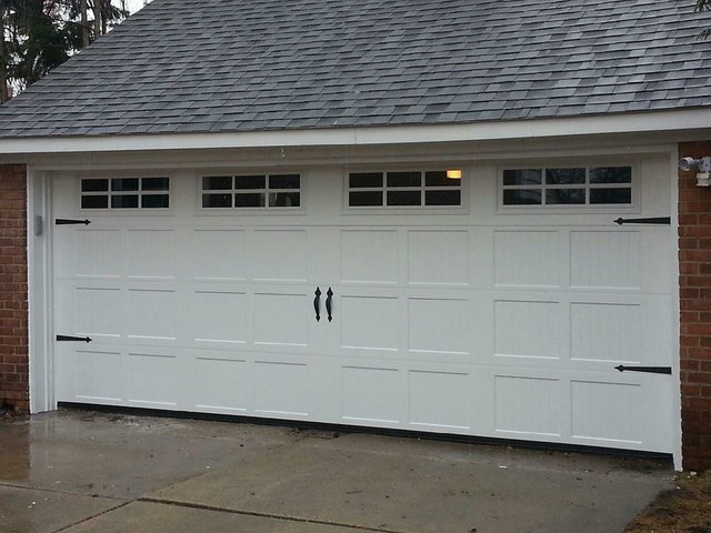 Ribbed Short Panel Insulated Garage Door with Windows - Garage - Detroit -  av Mammoth Door LLC | Houzz