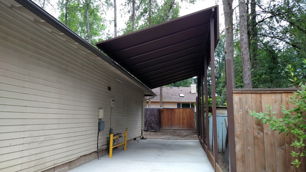 Inspiration for a medium sized traditional single carport in Portland.