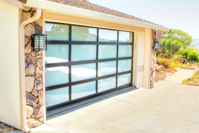 Modern Garage Door Specialists In West Sacramento for Large Space