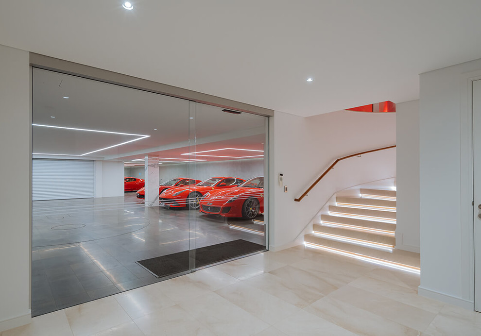Diseño de garaje adosado minimalista para cuatro o más coches