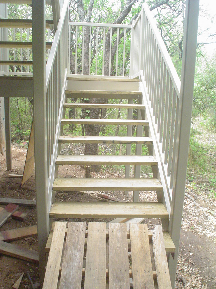 Stairs to apartment - Traditional - Garage - Dallas - by Larry B