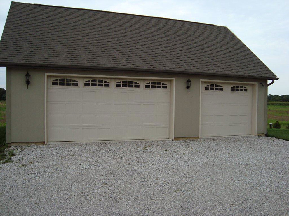 Idée de décoration pour un grand garage pour deux voitures attenant craftsman.
