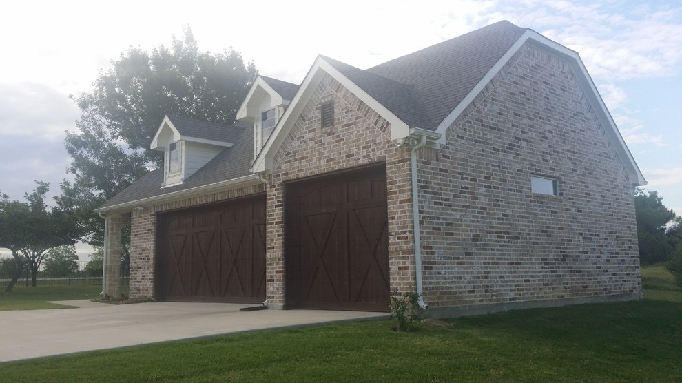 Stand alone Garage Traditional Garage Dallas by Clear Creek