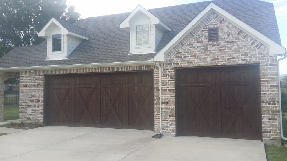Stand alone Garage Traditional Garage Dallas by Clear Creek