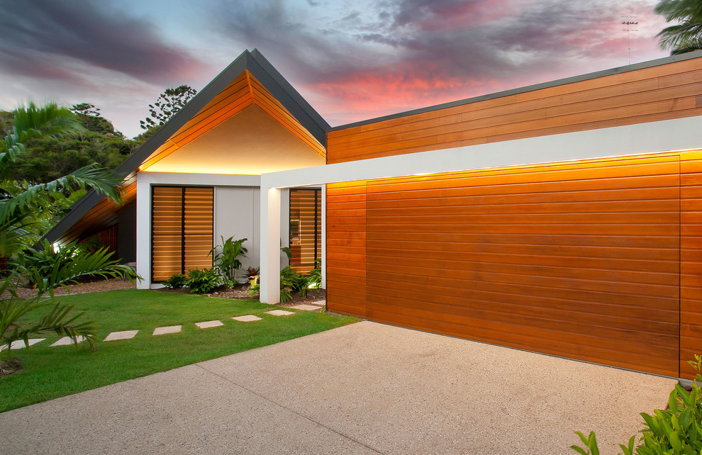 Garage - contemporary garage idea in Sunshine Coast