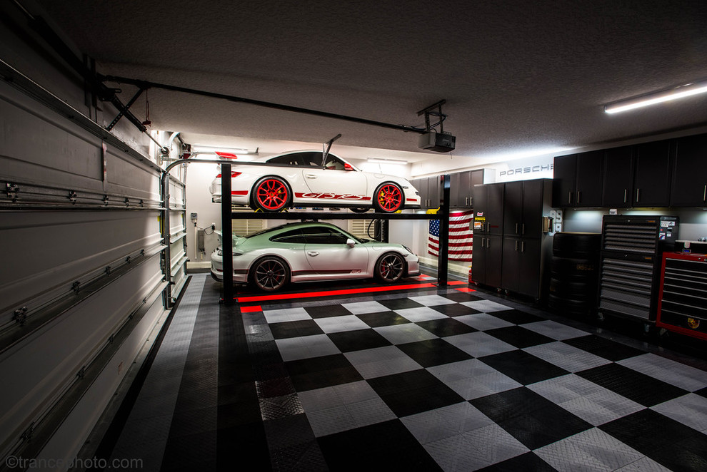 Ispirazione per un garage per quattro o più auto connesso