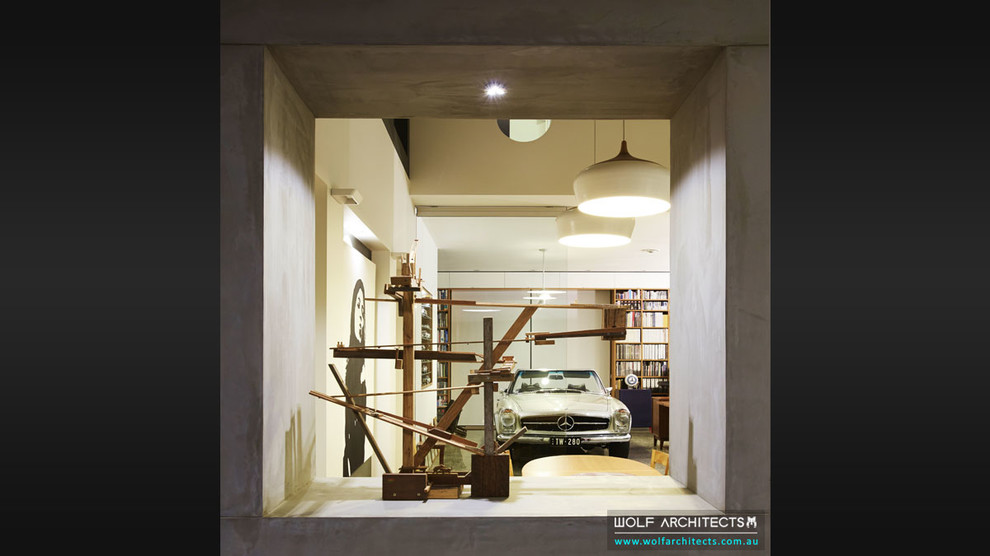 Exemple d'un grand garage pour une voiture attenant tendance avec un bureau, studio ou atelier.