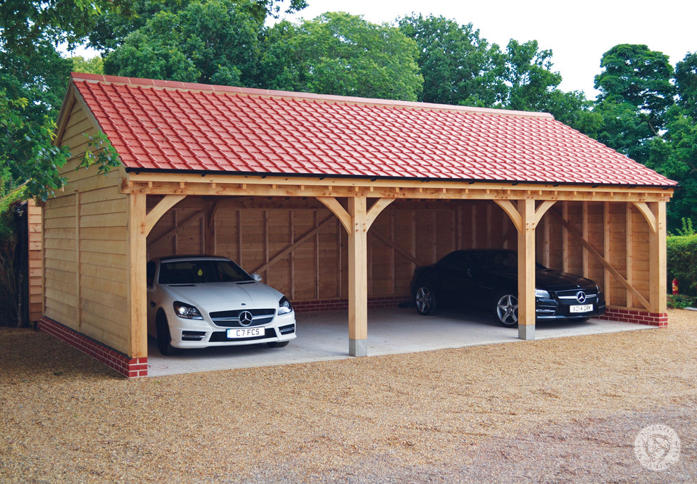 Свежая идея для дизайна: отдельно стоящий гараж среднего размера в классическом стиле с навесом для автомобилей для двух машин - отличное фото интерьера