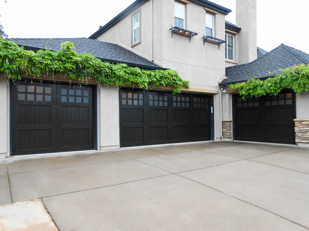 Vallejo, CA Custom Wood Carriage House Garage Doors Contemporain