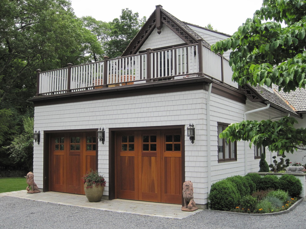 Пример оригинального дизайна: гараж в классическом стиле