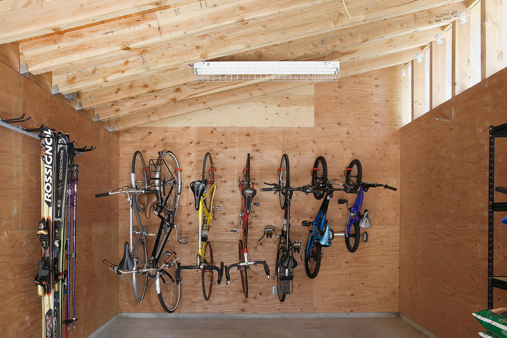 Mid-sized trendy detached one-car garage photo in Seattle