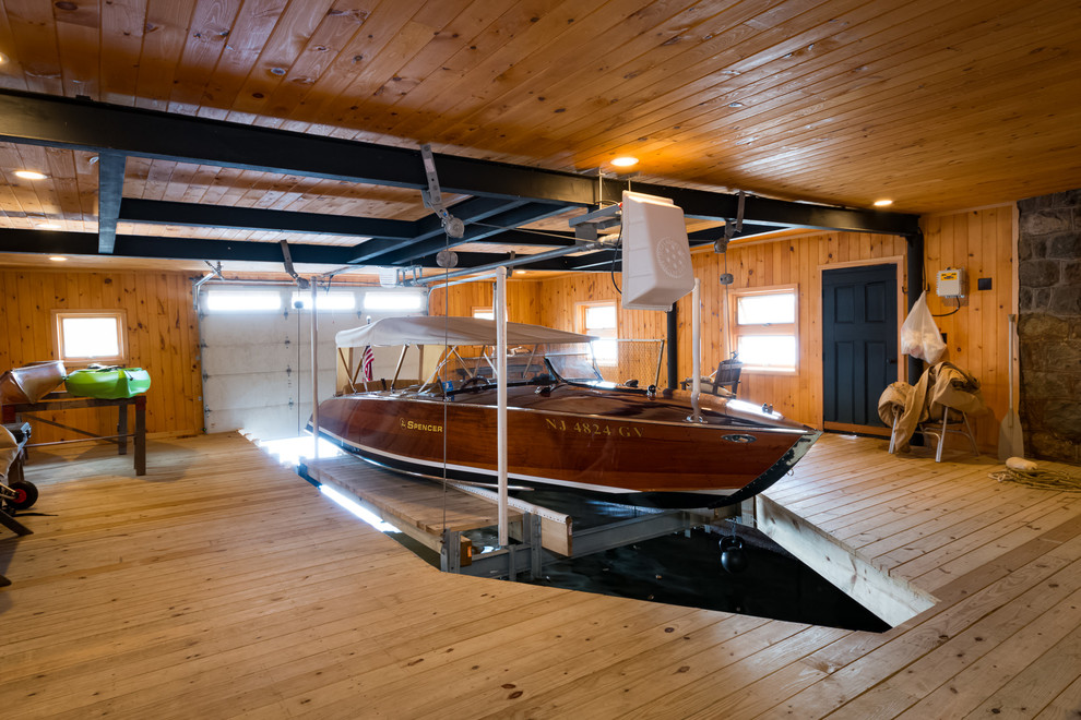 Inspiration för ett mellanstort rustikt fristående båthus