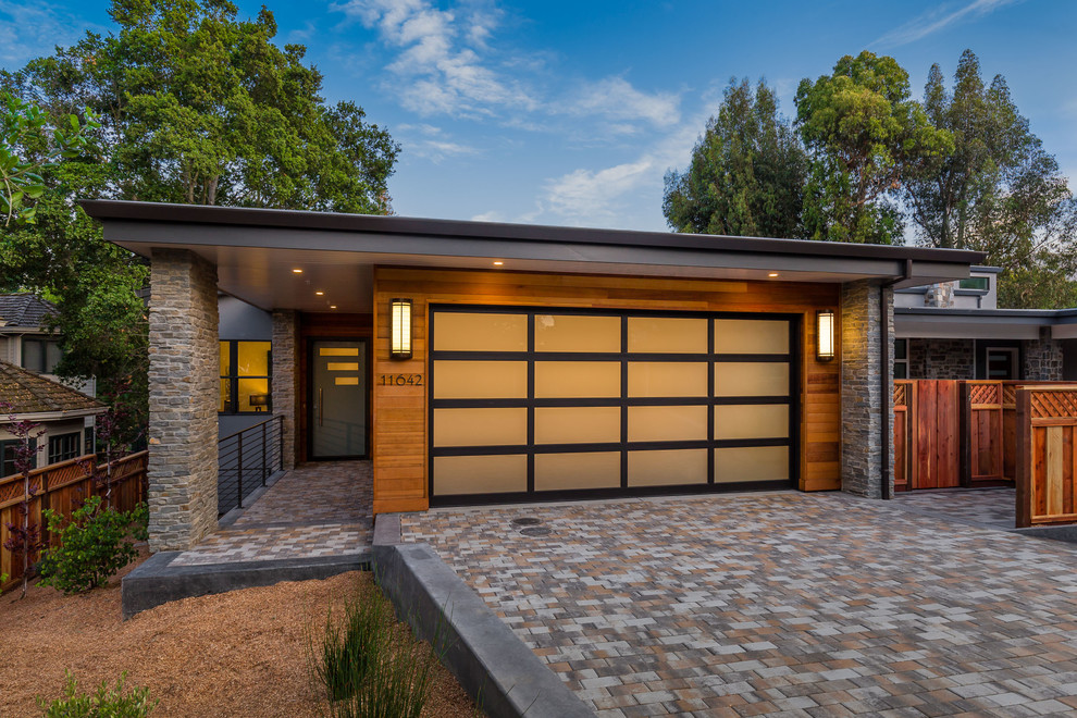 This is an example of a midcentury double garage in San Francisco.