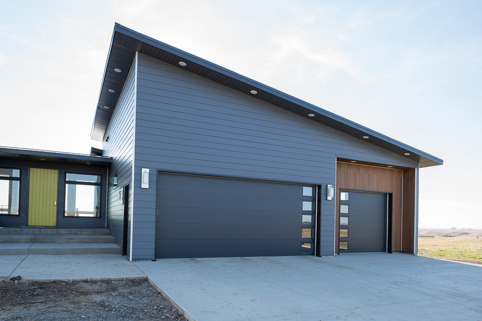Idee per un grande garage per tre auto connesso minimalista