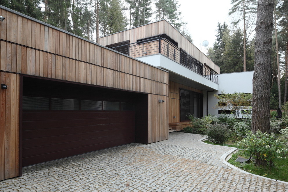 Example of a danish attached garage design in Moscow