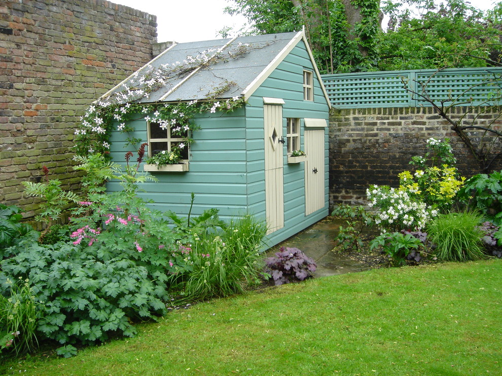 Foto de caseta de jardín independiente clásica de tamaño medio