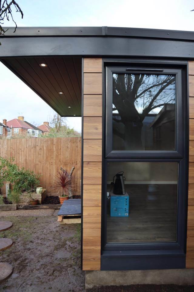 Inspiration pour un abri de jardin séparé minimaliste de taille moyenne avec un bureau, studio ou atelier.