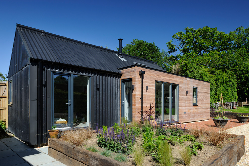 Example of a small trendy detached guesthouse design in Hampshire