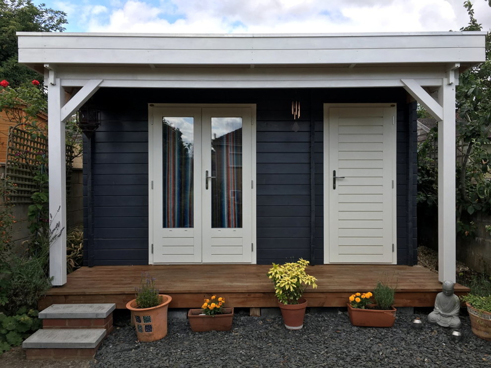 Freistehendes, Kleines Modernes Gartenhaus als Arbeitsplatz, Studio oder Werkraum in Wiltshire