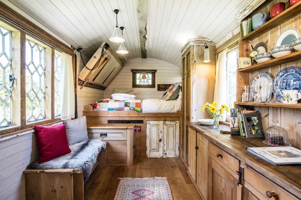 Guesthouse - rustic guesthouse idea in Sussex