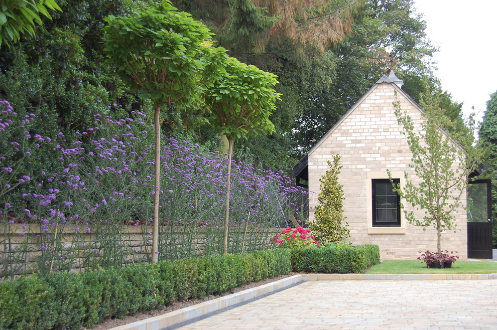 Cette image montre un abri de jardin traditionnel.
