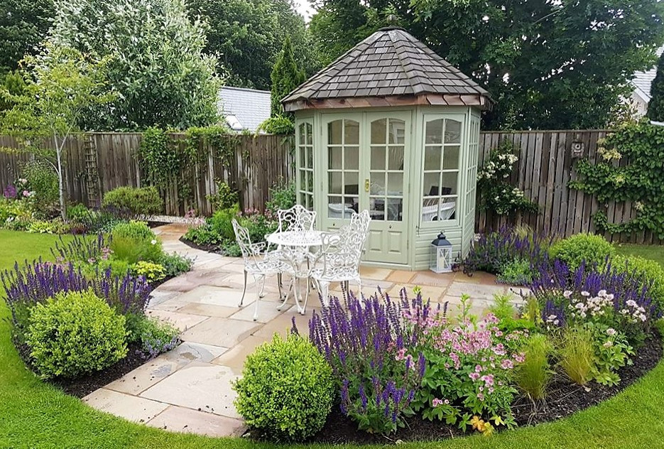 Inspiration for a medium sized traditional detached garden shed and building in Edinburgh.