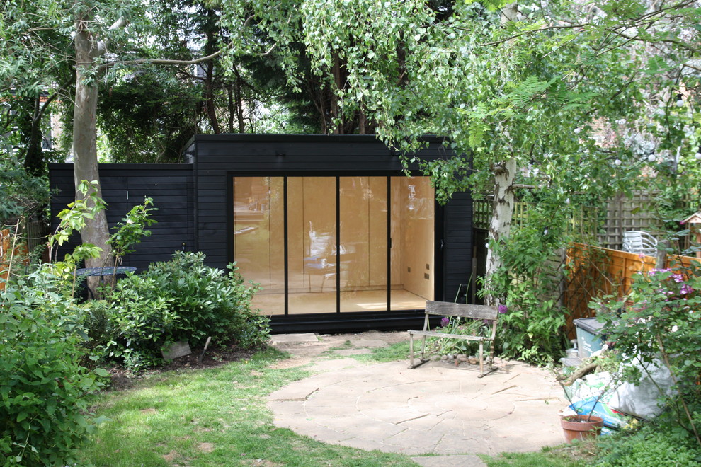Inspiration pour un abri de jardin minimaliste de taille moyenne.