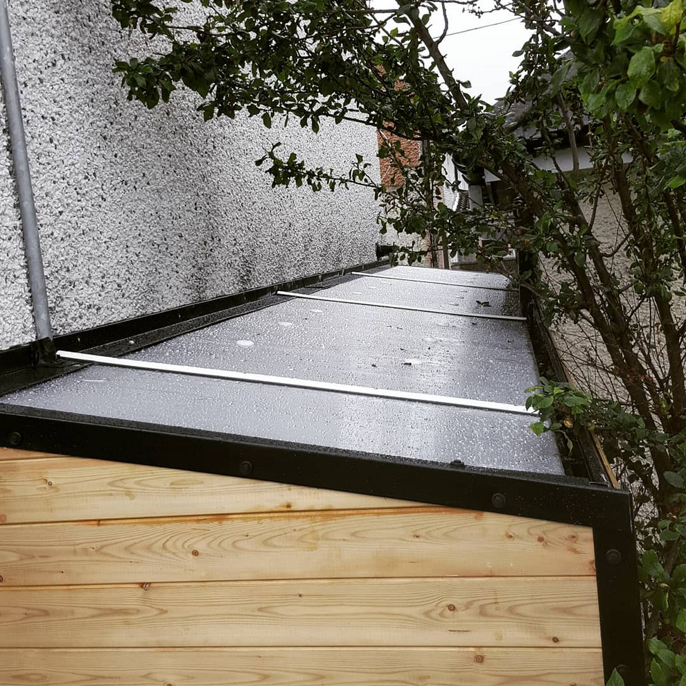 Side Entrance Passageway Side Alleyway Enclosure Traditional Garden Shed and Building