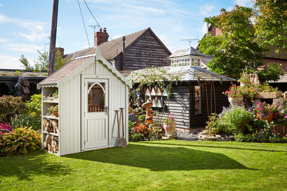 Medium sized classic garden shed and building in West Midlands.
