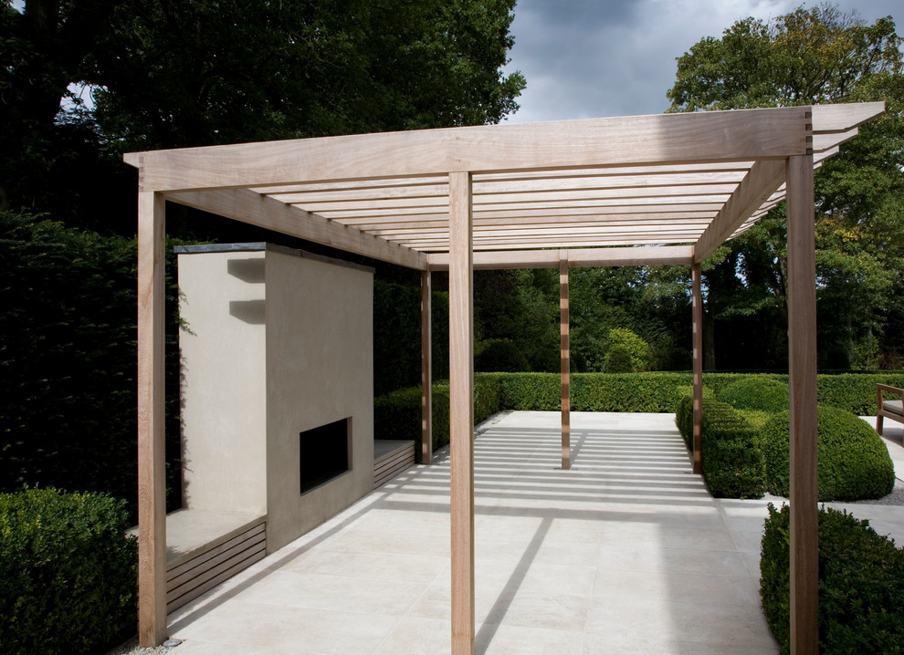 Photo of a contemporary garden shed and building in Surrey.