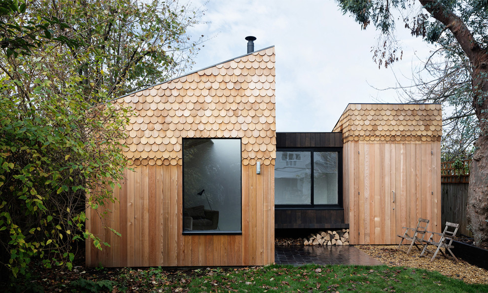Example of a small danish detached guesthouse design in London