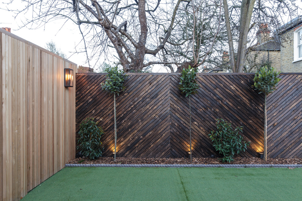 This is an example of a scandinavian landscaping in London.