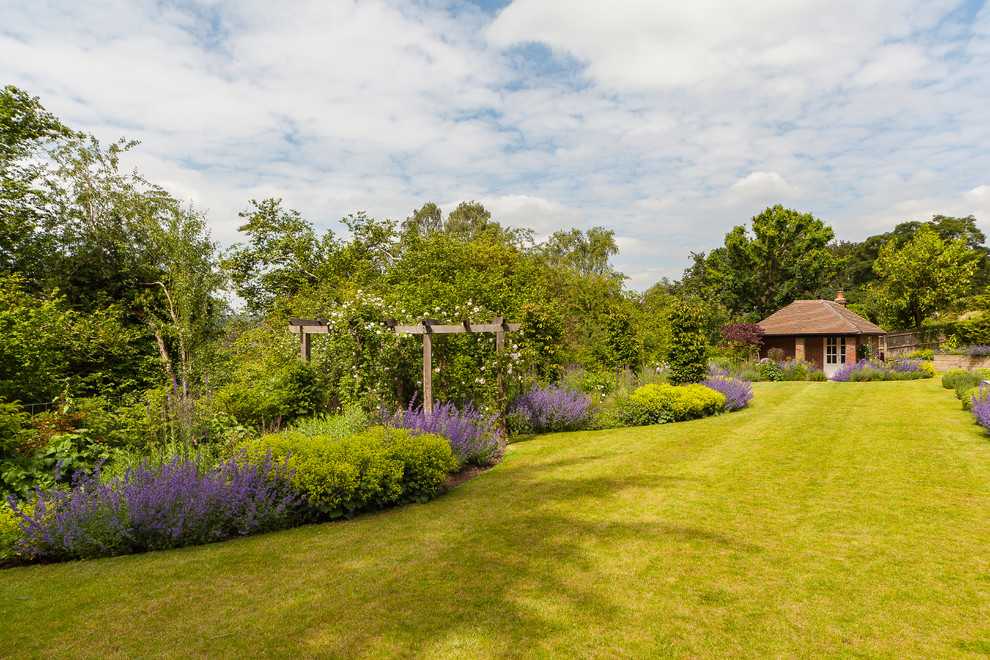 Photo of a classic garden in Surrey.