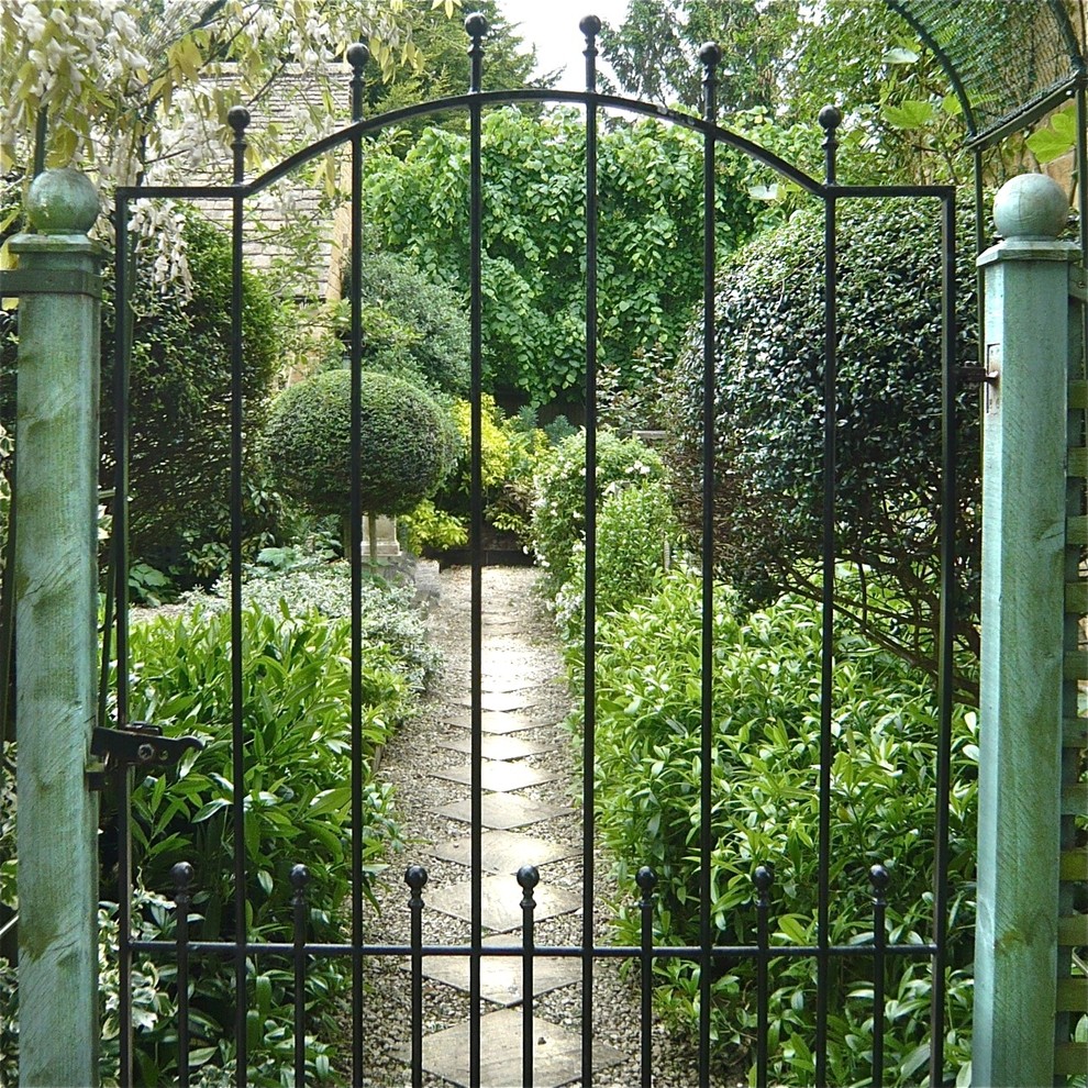 A Cotswold garden in Stow on the Wold - Traditional - Landscape ...