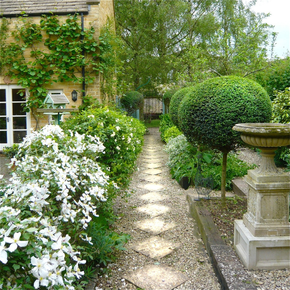 Inspiration for a traditional partial sun courtyard stone landscaping in Oxfordshire for spring.