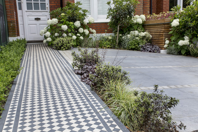 A multi-textured driveway conversion on a slope - Modern - Garden - London  - by Kate Eyre Garden Design | Houzz UK