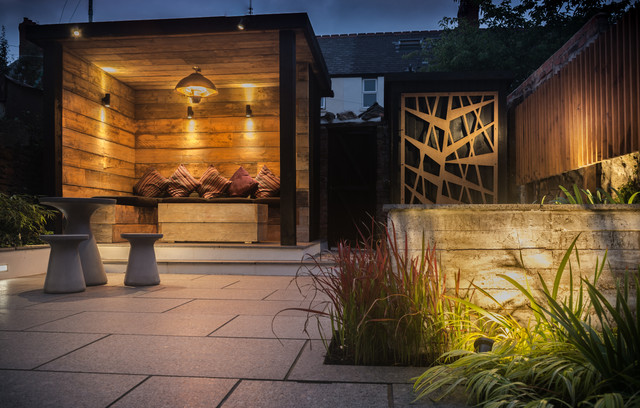 A small minimalist garden - Contemporary - Garden - Manchester - by