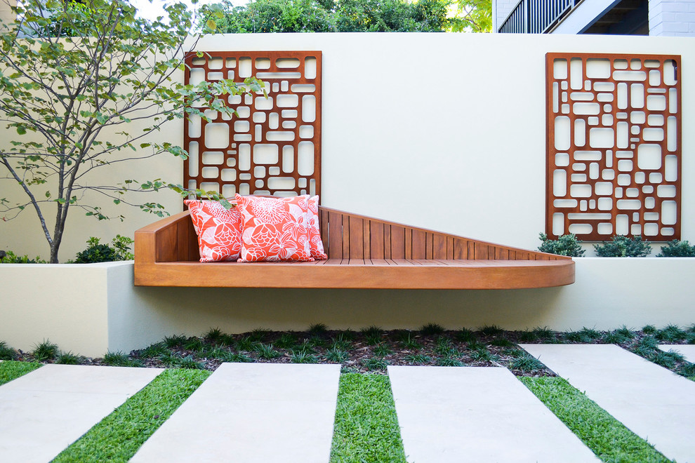 Idee per un giardino minimalista esposto a mezz'ombra di medie dimensioni e in cortile con pavimentazioni in cemento