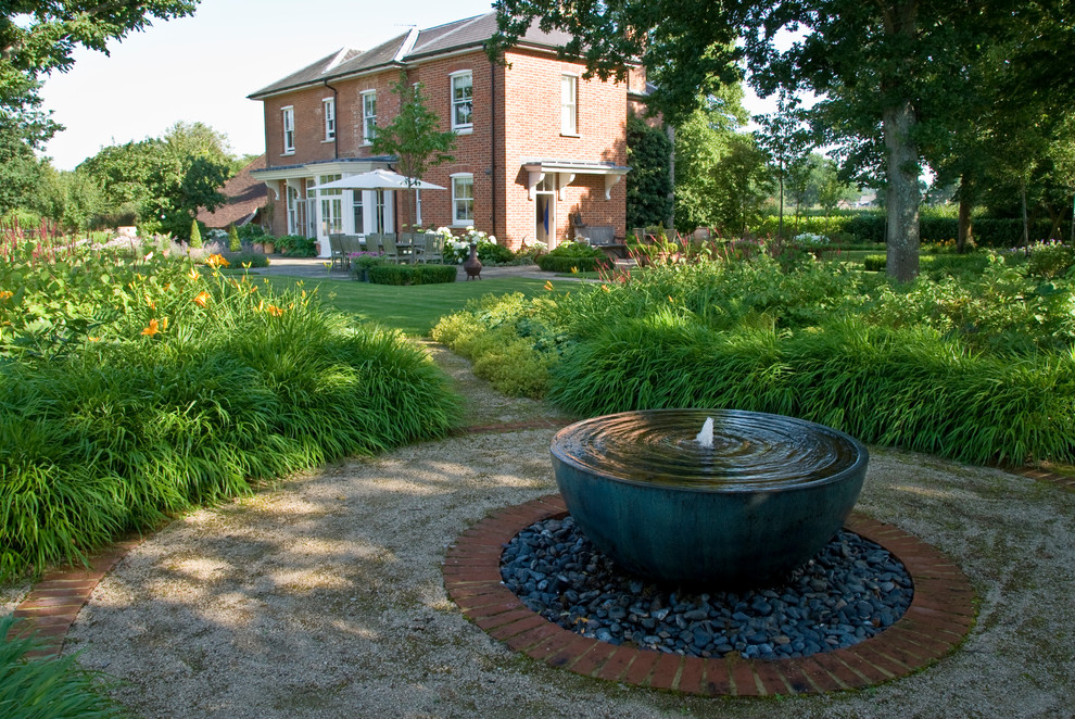 Источник вдохновения для домашнего уюта: большой участок и сад в викторианском стиле