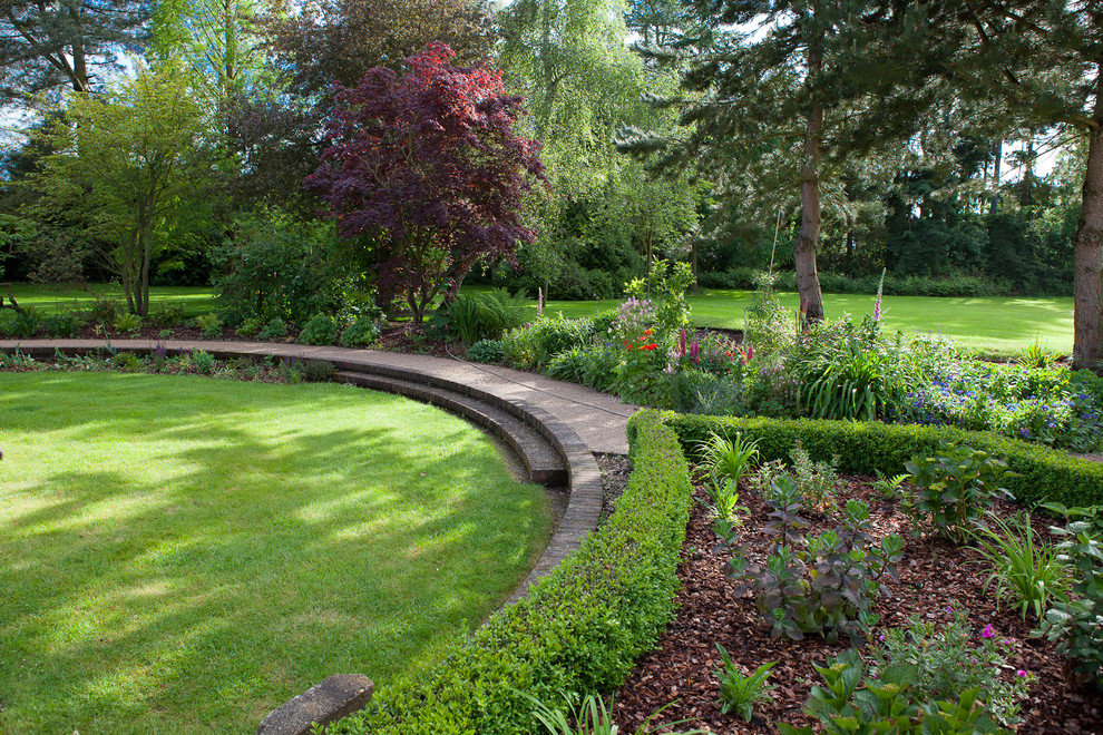 Design ideas for a traditional garden in Buckinghamshire.