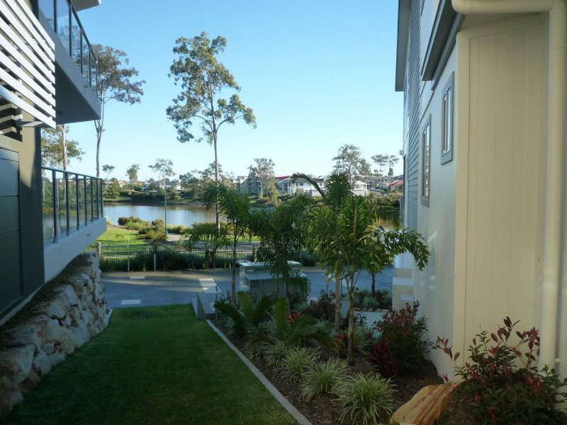 Design ideas for a tropical landscaping in Gold Coast - Tweed.