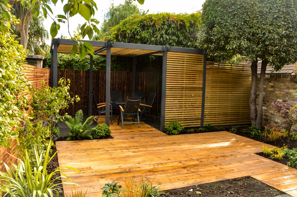 Idee per un piccolo giardino minimal esposto a mezz'ombra dietro casa