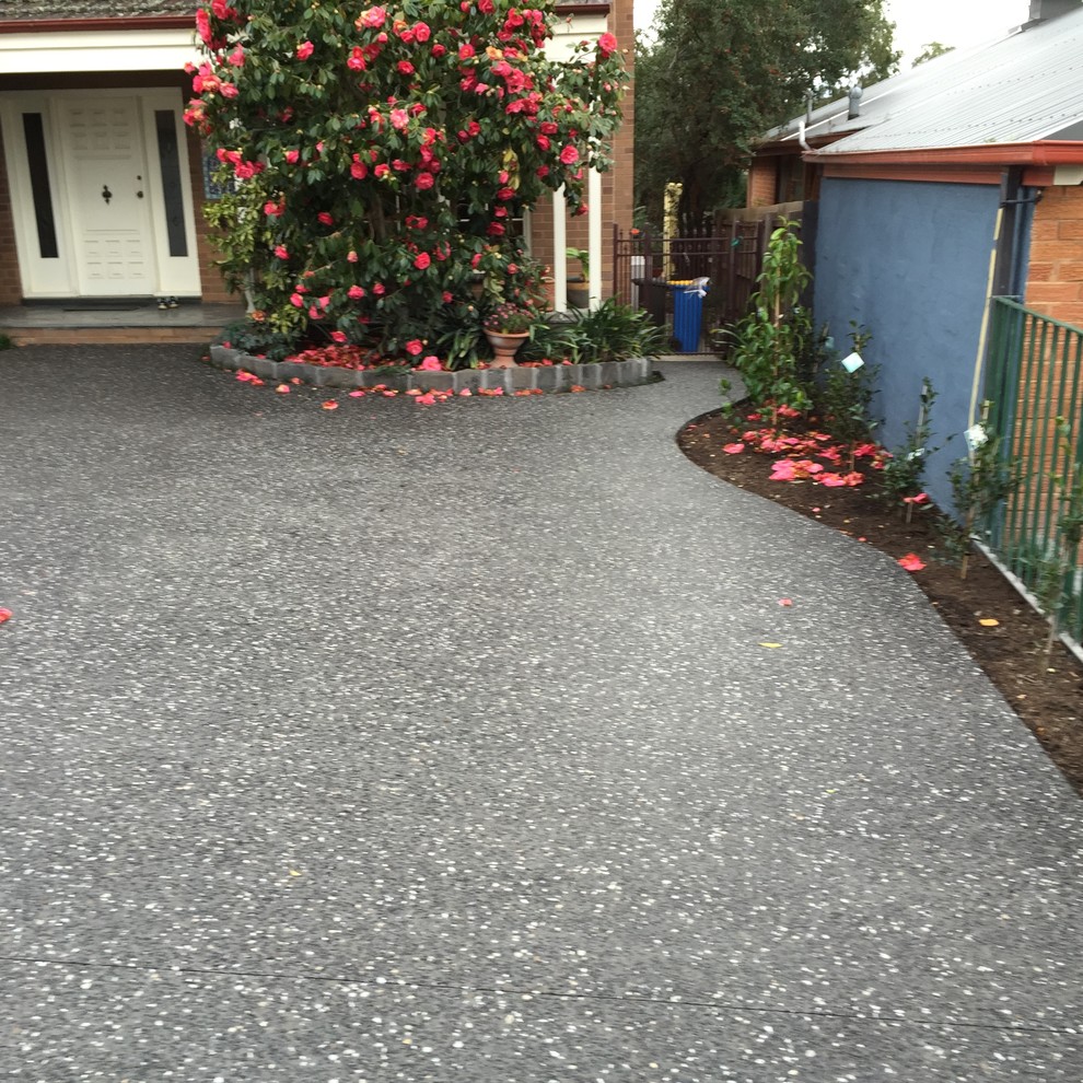 Photo of a medium sized front formal full sun garden in Melbourne with a garden path and brick paving.