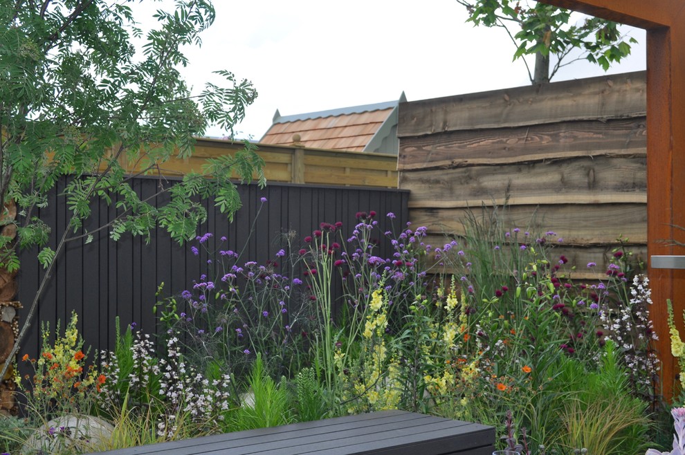 This is an example of a contemporary garden in Manchester.