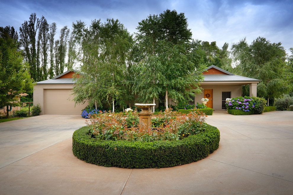 Photo of a contemporary landscaping in Sydney.