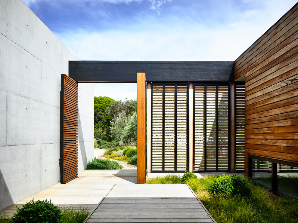 Design ideas for a medium sized contemporary garden in Other.