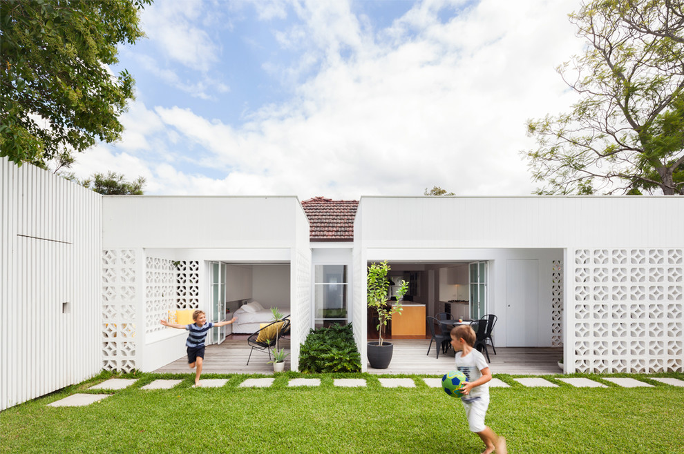Ispirazione per un giardino minimal esposto a mezz'ombra di medie dimensioni e dietro casa in estate