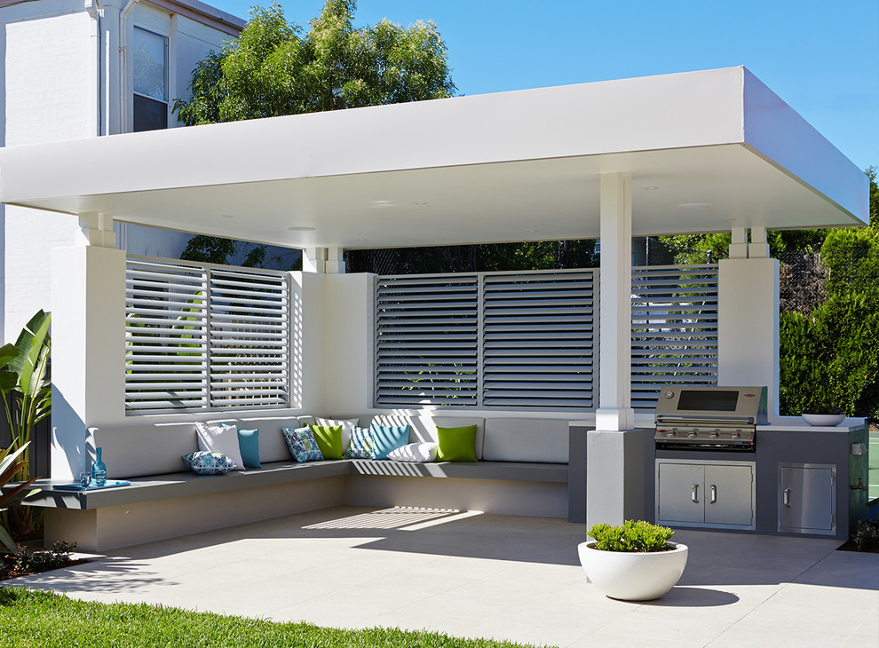 Design ideas for a large contemporary back patio in Sydney.
